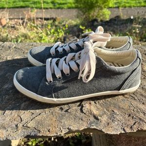 Taos Womens 6.5 Star Sneakers Lace Up Flat charcol Gray Canvas Comfort Shoes